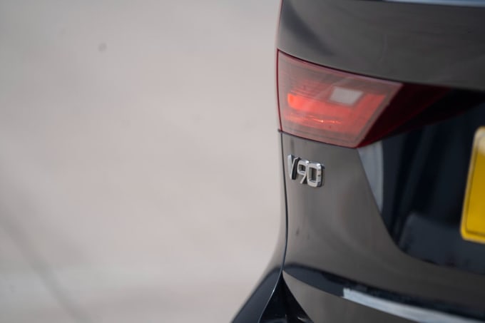 2025 Volvo V90 Cross Country