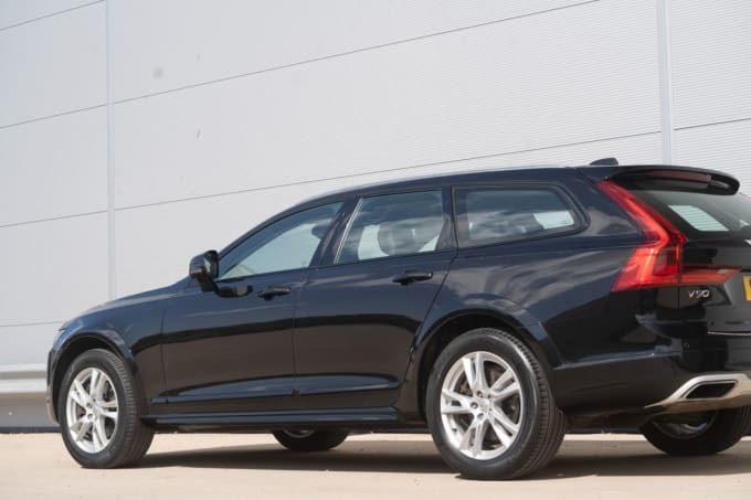 2025 Volvo V90 Cross Country