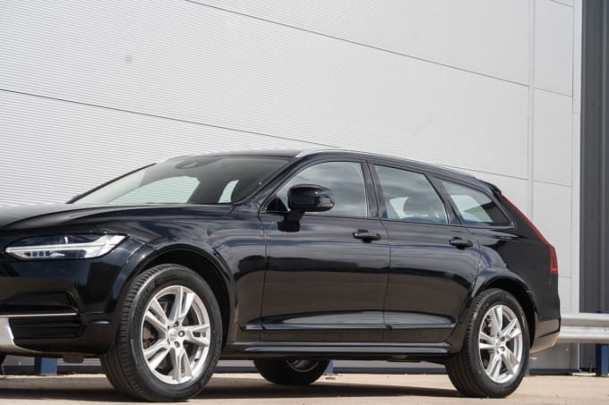 2025 Volvo V90 Cross Country