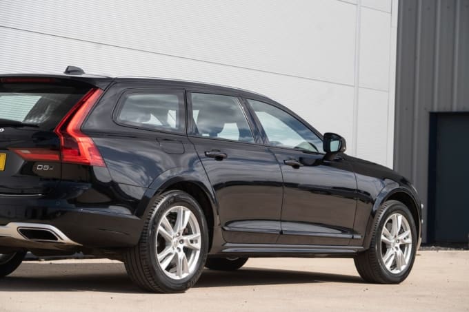 2025 Volvo V90 Cross Country
