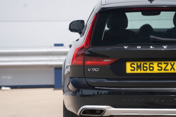 2025 Volvo V90 Cross Country