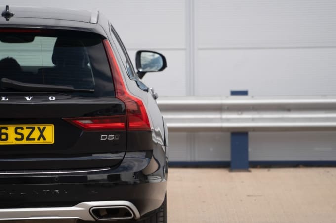 2025 Volvo V90 Cross Country