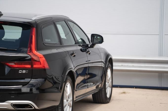 2025 Volvo V90 Cross Country