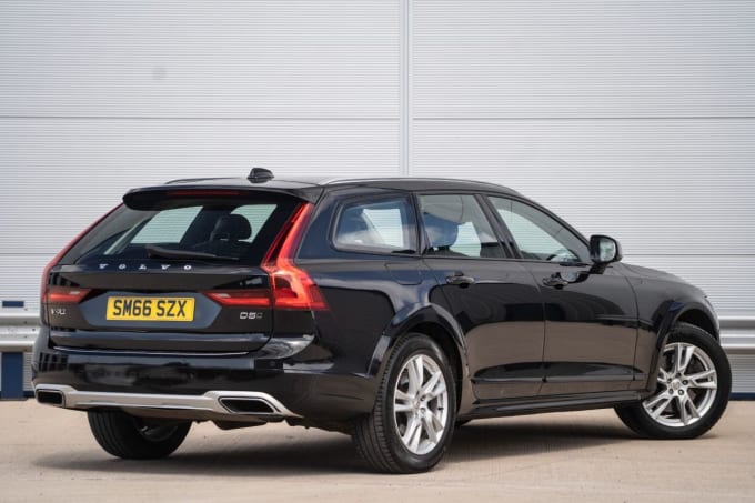 2025 Volvo V90 Cross Country
