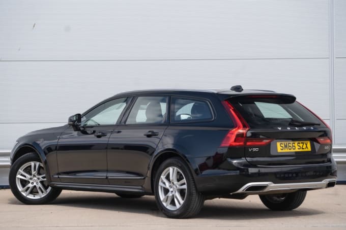 2025 Volvo V90 Cross Country