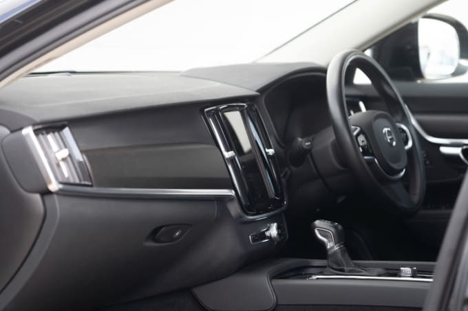 2025 Volvo V90 Cross Country