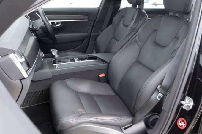 2025 Volvo V90 Cross Country