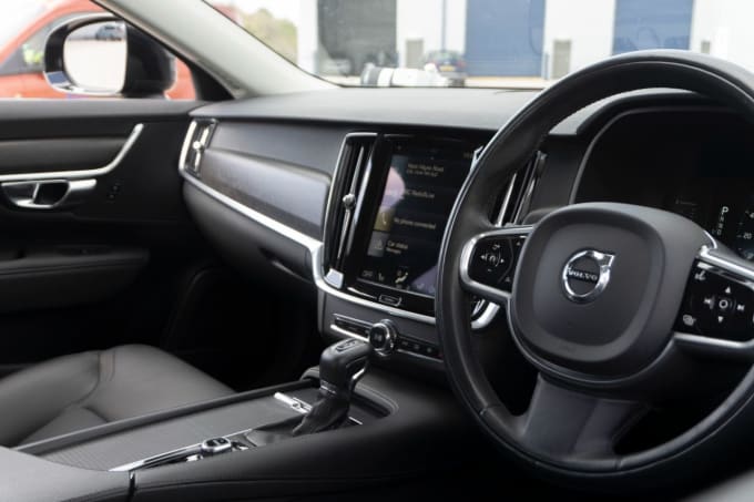 2025 Volvo V90 Cross Country