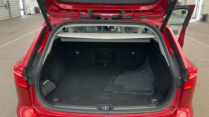 2025 Volvo V60