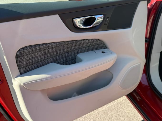 2025 Volvo V60