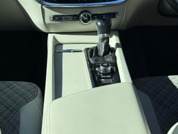 2025 Volvo V60
