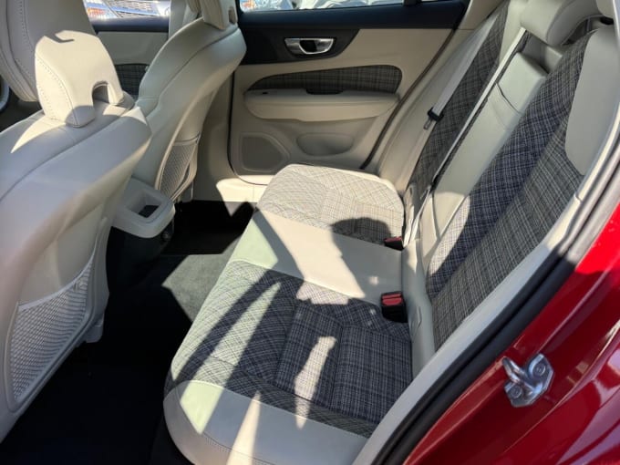 2025 Volvo V60