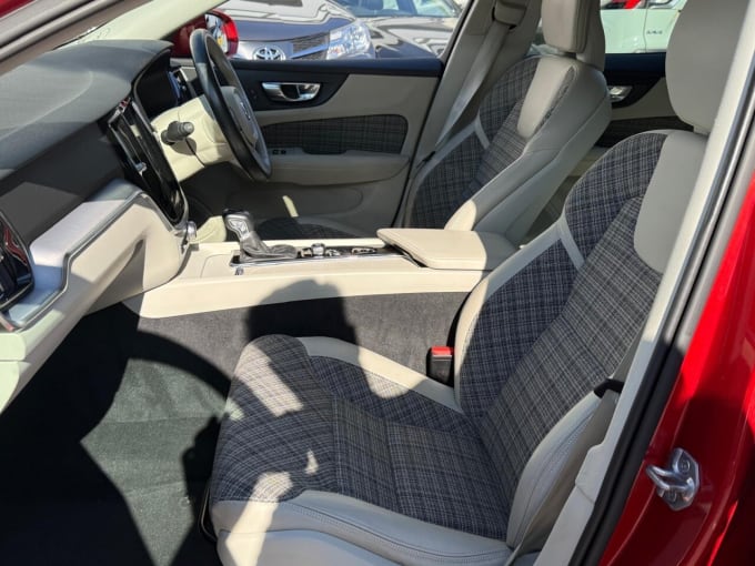 2025 Volvo V60