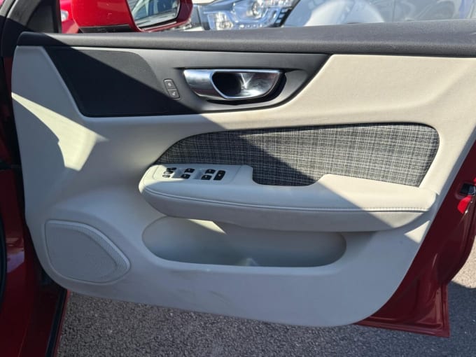 2025 Volvo V60