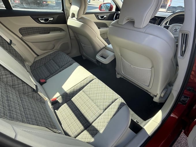 2025 Volvo V60
