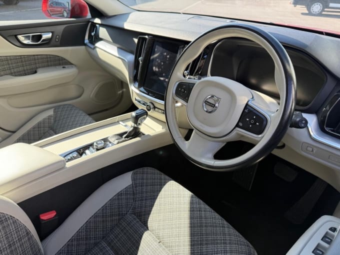 2025 Volvo V60