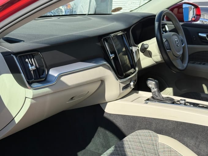 2025 Volvo V60