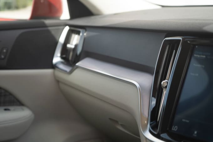 2025 Volvo V60