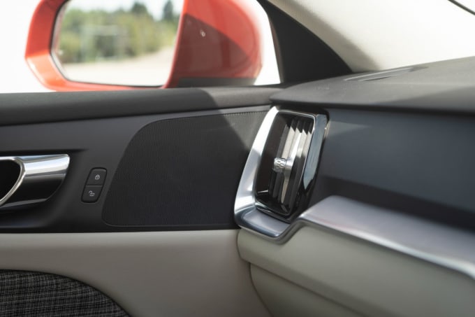 2025 Volvo V60