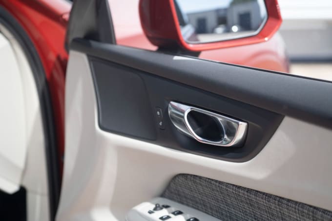 2025 Volvo V60