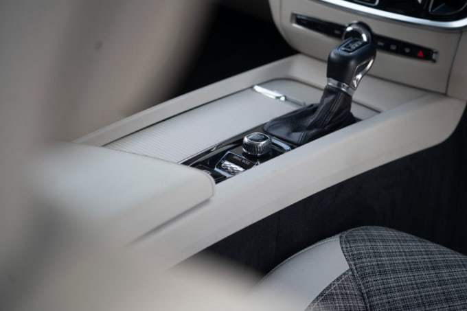 2025 Volvo V60