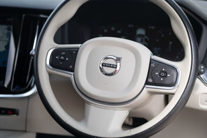 2025 Volvo V60