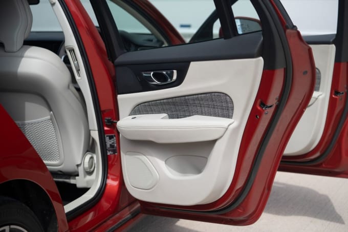 2025 Volvo V60