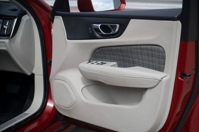 2025 Volvo V60