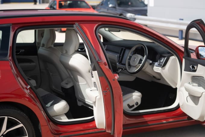 2025 Volvo V60