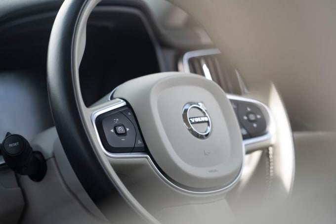 2025 Volvo V60