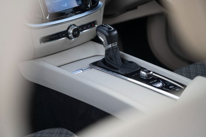 2025 Volvo V60