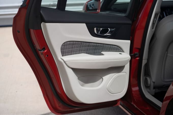 2025 Volvo V60