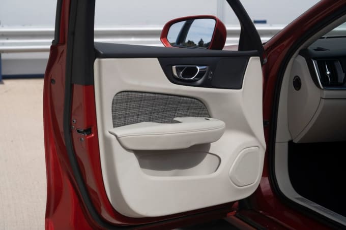 2025 Volvo V60