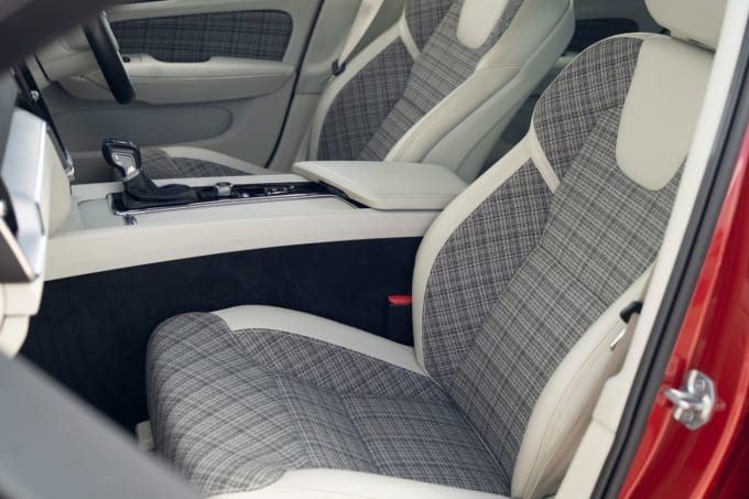 2025 Volvo V60