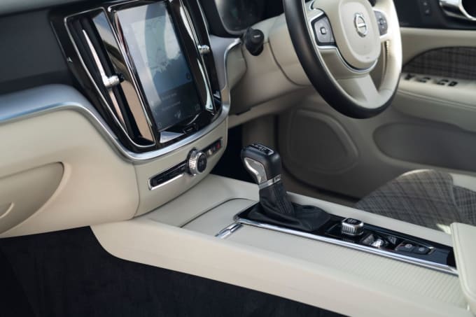 2025 Volvo V60