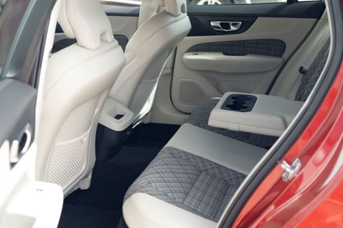 2025 Volvo V60