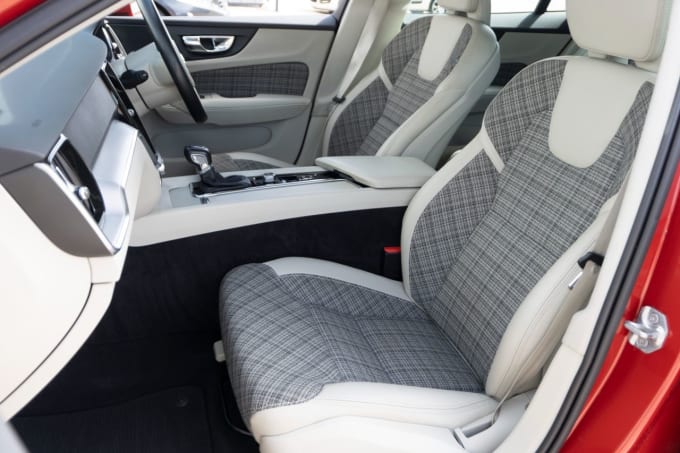 2025 Volvo V60