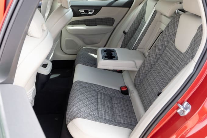 2025 Volvo V60