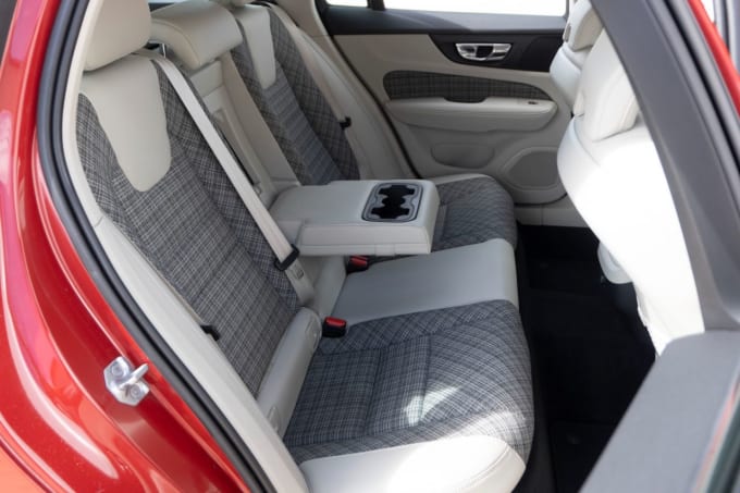 2025 Volvo V60