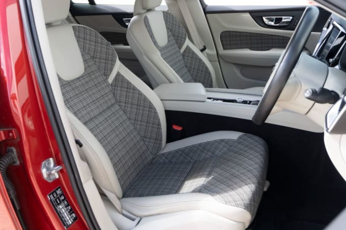 2025 Volvo V60