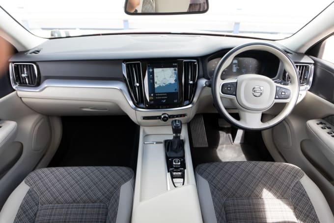 2025 Volvo V60