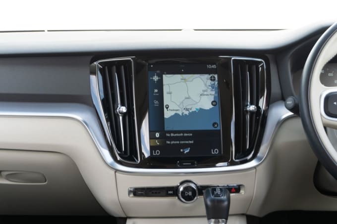 2025 Volvo V60