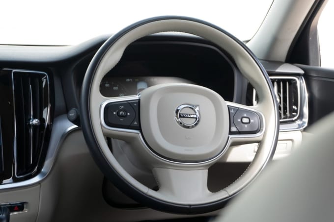 2025 Volvo V60