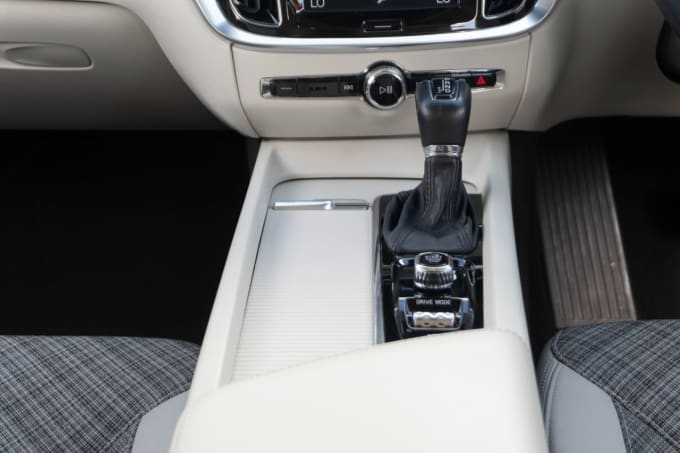 2025 Volvo V60