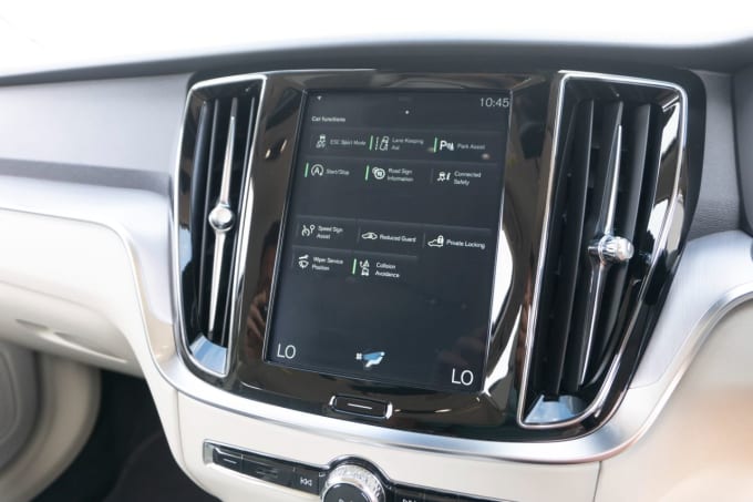 2025 Volvo V60
