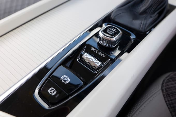 2025 Volvo V60