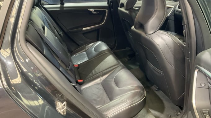 2025 Volvo V60