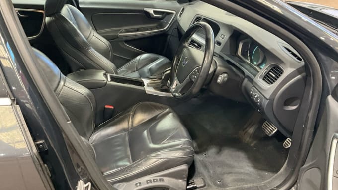 2025 Volvo V60