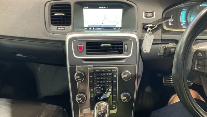 2025 Volvo V60