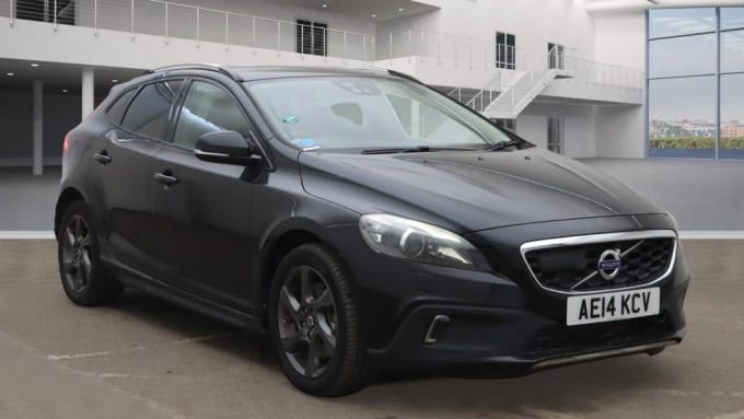 2025 Volvo V40 Cross Country